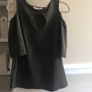 Like new , only wore once . Cold shoulder , with keyhole in front .